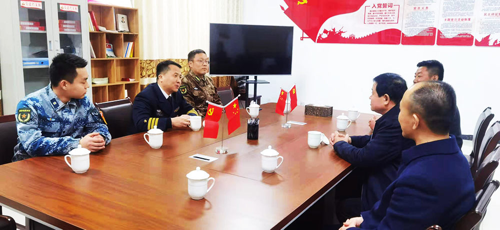 縣武裝部部長(zhǎng)周文軍蒞臨山東輝瑞參觀(guān)指導(dǎo)